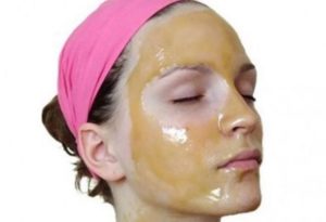 Honey Paste helps in reducing facial redness fast